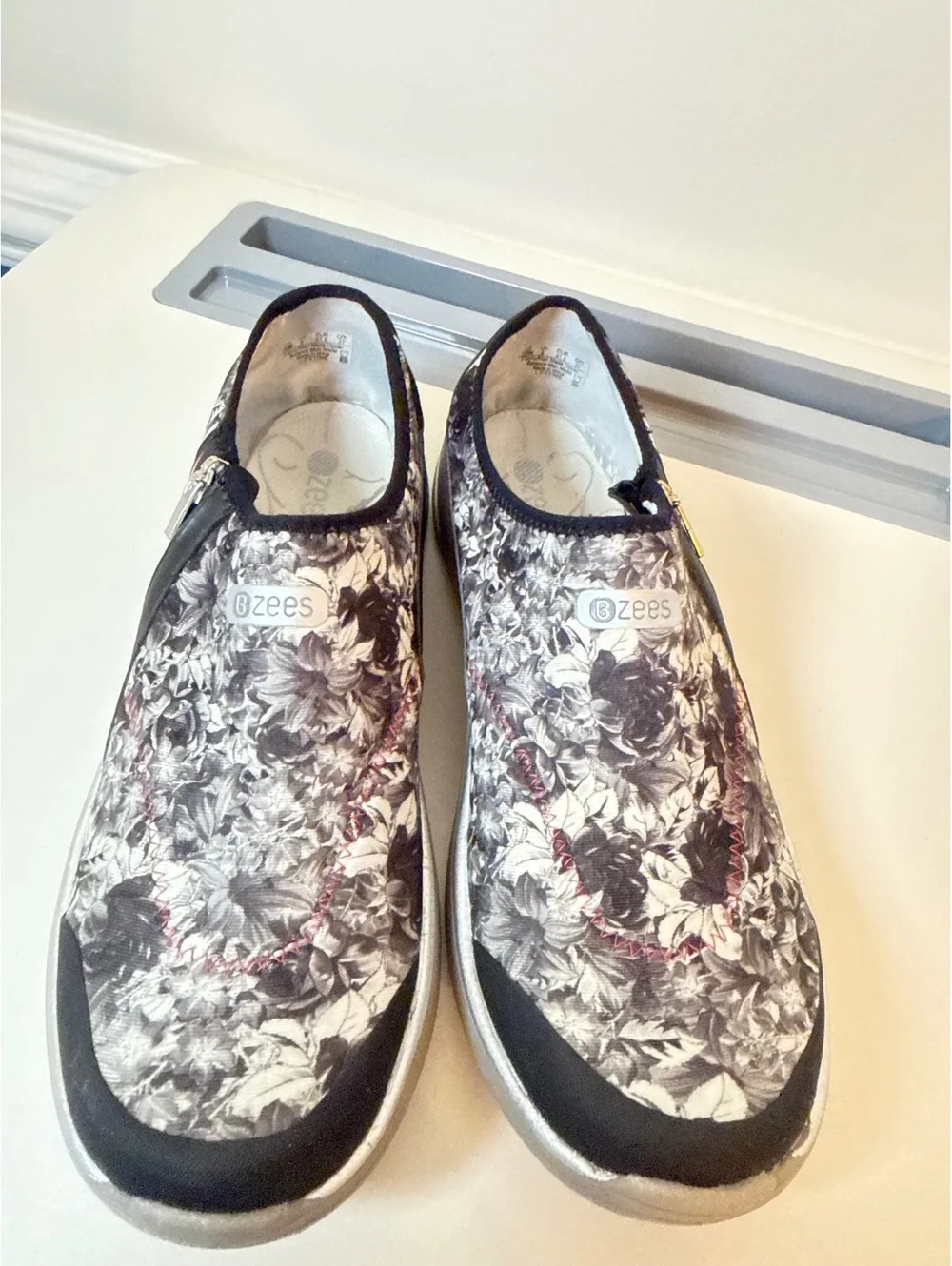 Bzees Women's Floral Slip-On Shoes Size 10W